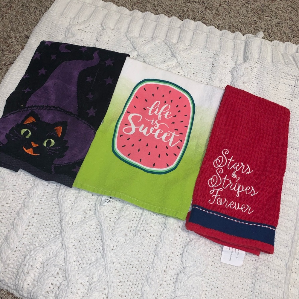3 Holiday Kitchen Towels